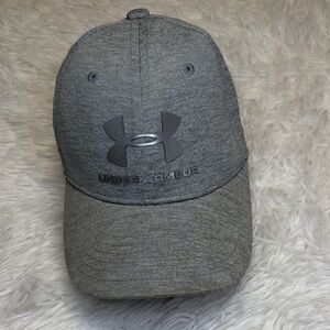 UNDER ARMOUR Gray Cap Boys gently used